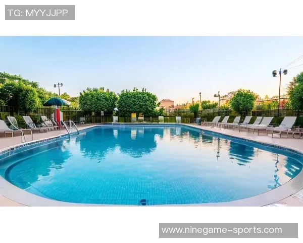 泳池魅力全展现：如何选择适合自己的游泳衣让夏日更清爽舒适